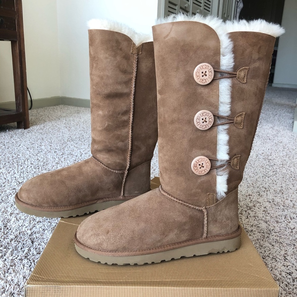 🤩 UGG Bailey Button Triplet Boot 🤩 - Picture 2 of 8
